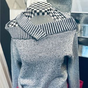 Vintage ELAN Silver Sweater size Medium . Excellent condition.